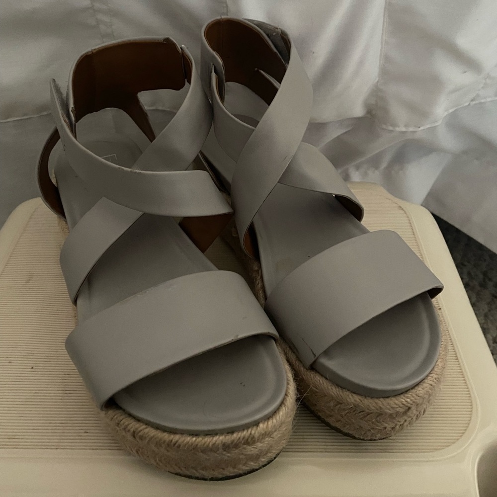 Platform sandals